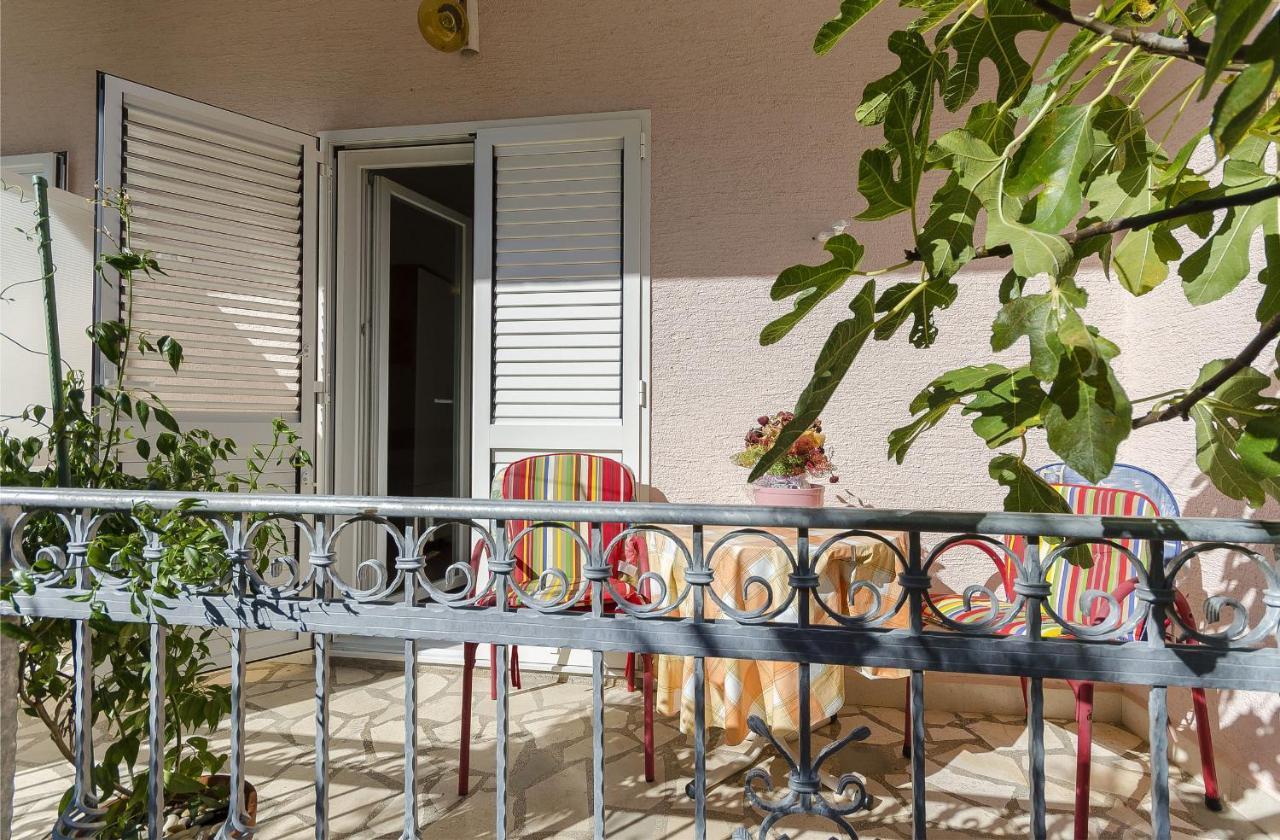 Apartment And Rooms Ema Водице Экстерьер фото